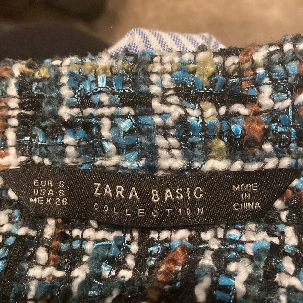 Small Zara Basic collection blouse - Picture 3 of 4